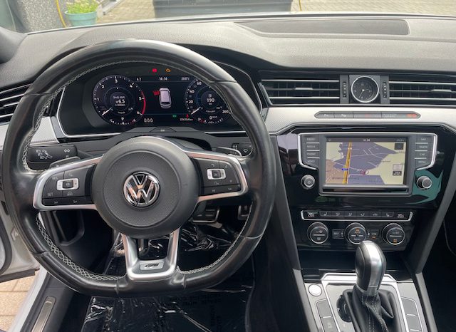 Volkswagen Passat full